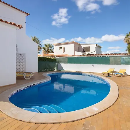 Villa Luísa Galé *