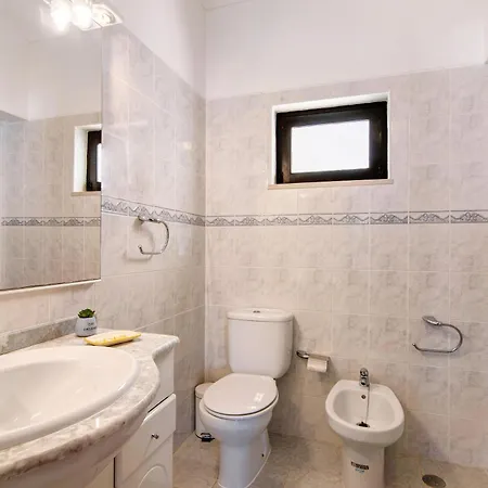 Luisa Gale * אלבופיירה