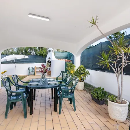 Villa Luísa Galé *