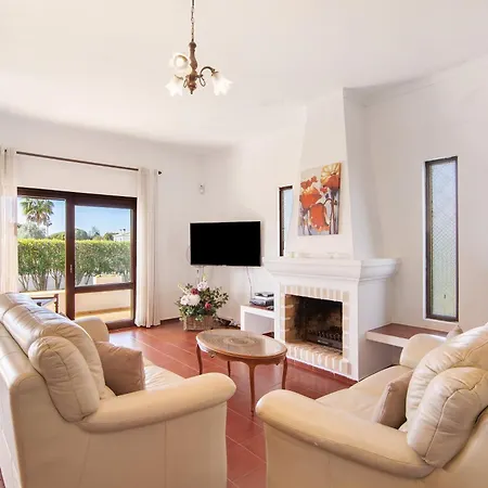 Luisa Gale Villa