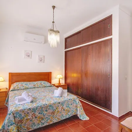 Luisa Gale Villa *