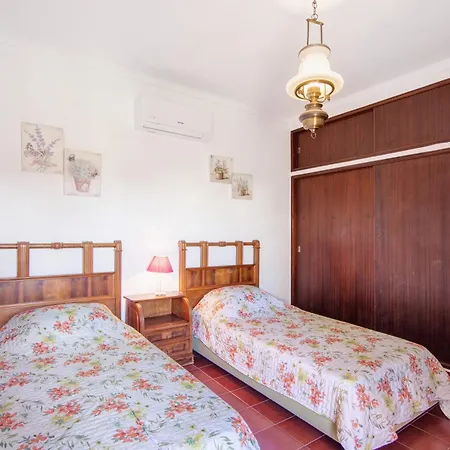 Villa Luísa Galé *