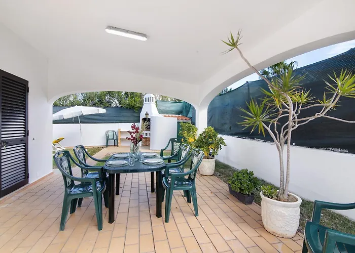 Villa Luísa Galé *